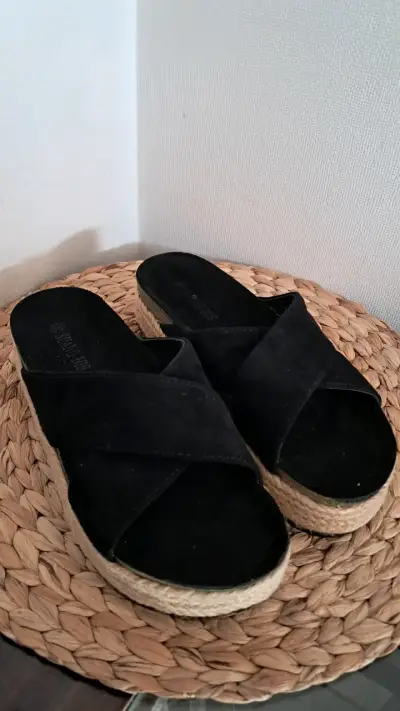 Sandalias negras de plataforma para mujer - miniatura 2