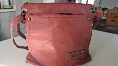 Cartera  roja con cierre frontal - miniatura 2