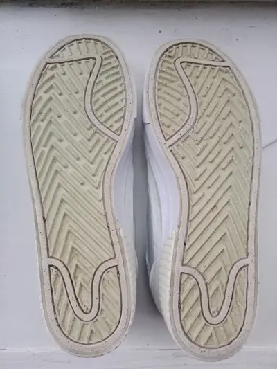 Zapatillas deportivas blancas Nike con plataforma - miniatura 4
