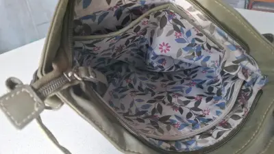 Bolso bandolera con diseño floral - miniatura 1