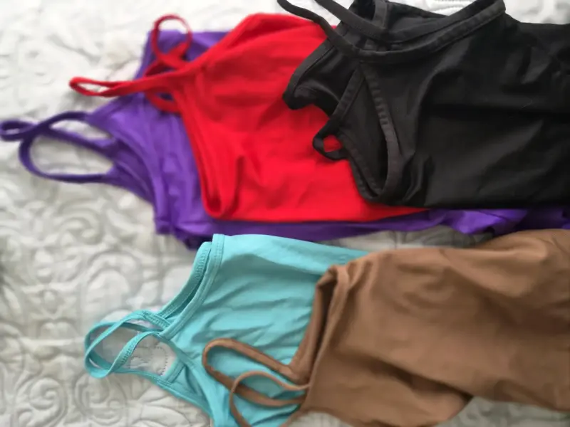 Lote de tops de tirantes en varios colores - 1