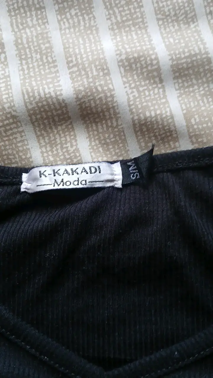 Polera negra manga corta K-Kakadi - 2