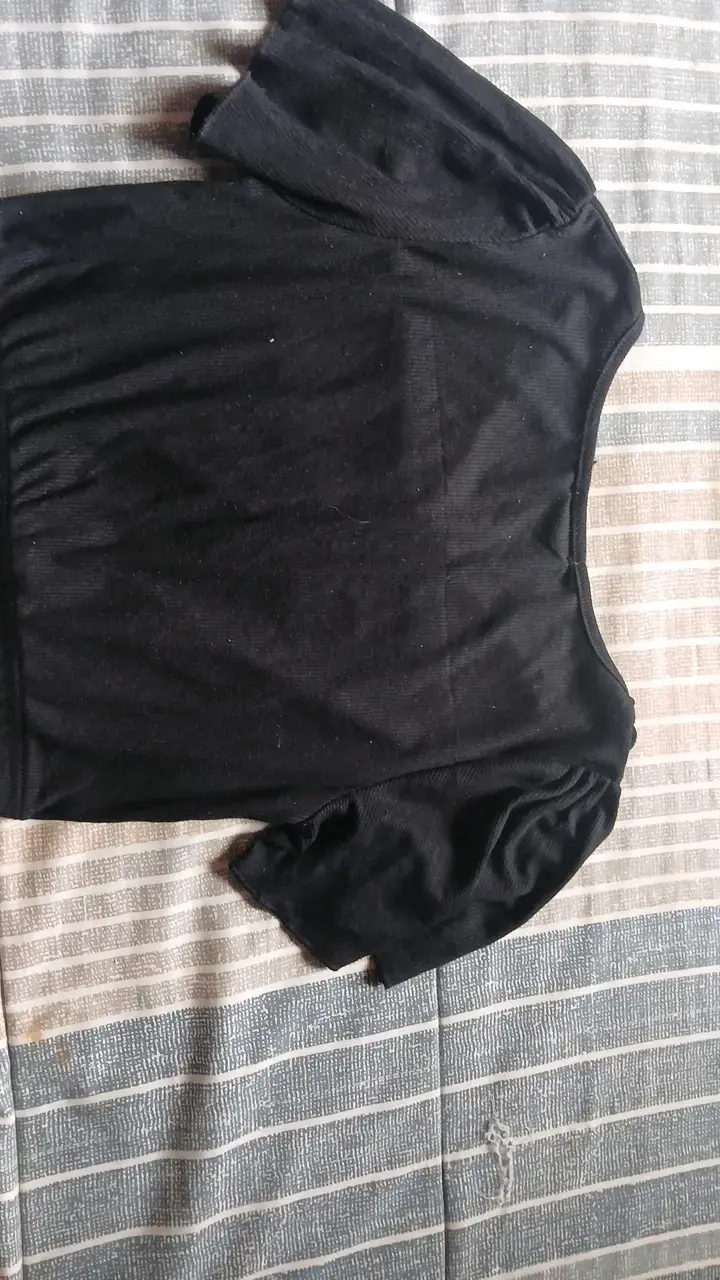 Polera negra manga corta K-Kakadi - 3