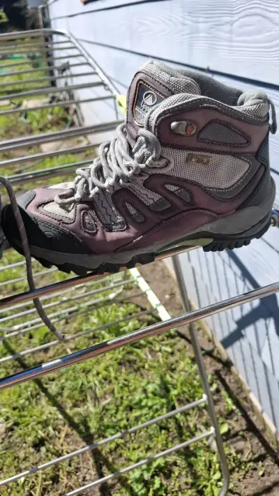 Botas de montaña Uppí gris para exteriores - miniatura 2