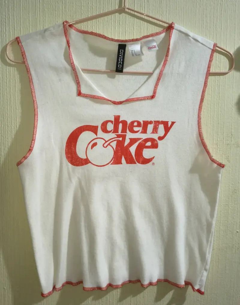 Polera sin mangas Cherry Coke blanca y roja - 1