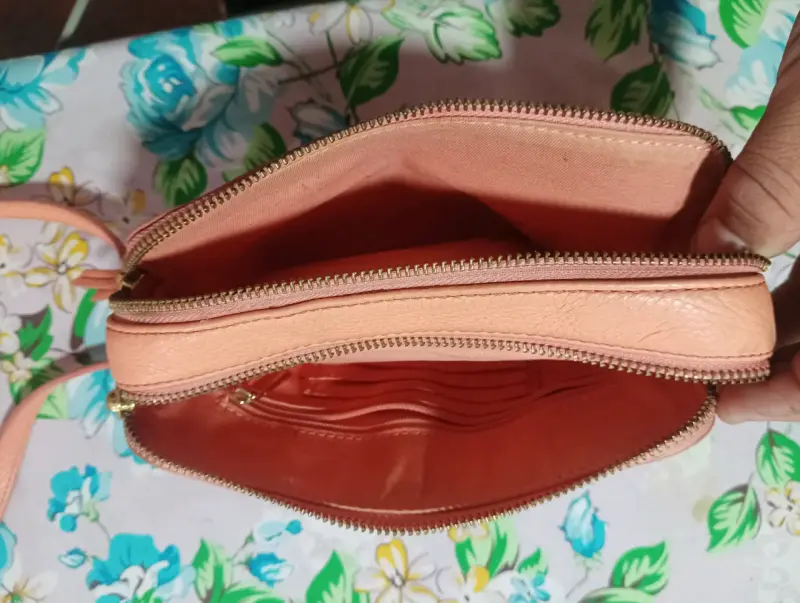 Cartera de cuero rosada con cierre - 3