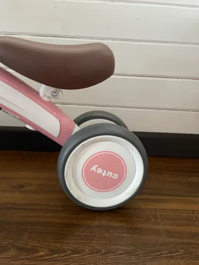 Bicicleta sin pedales para niños rosa Cutey - miniatura 2