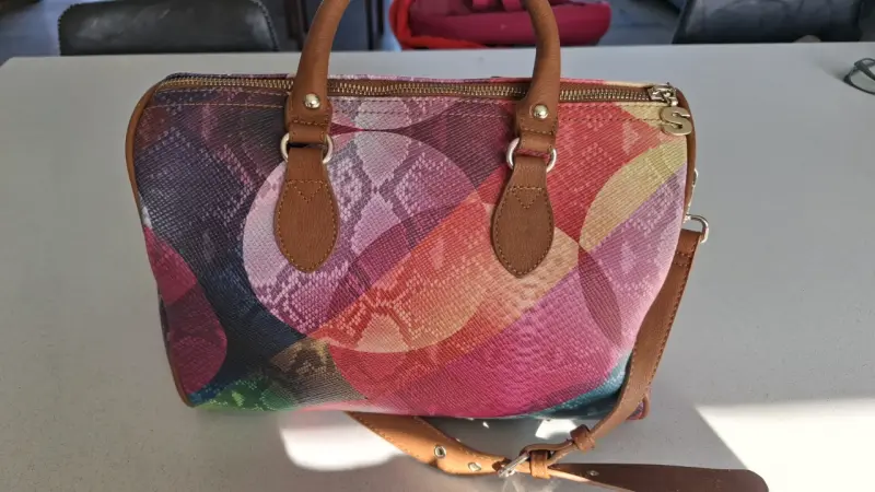 Bolso de mano multicolor con correa ajustable - 3