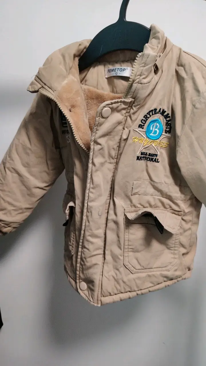 Chaqueta infantil beige con forro polar
