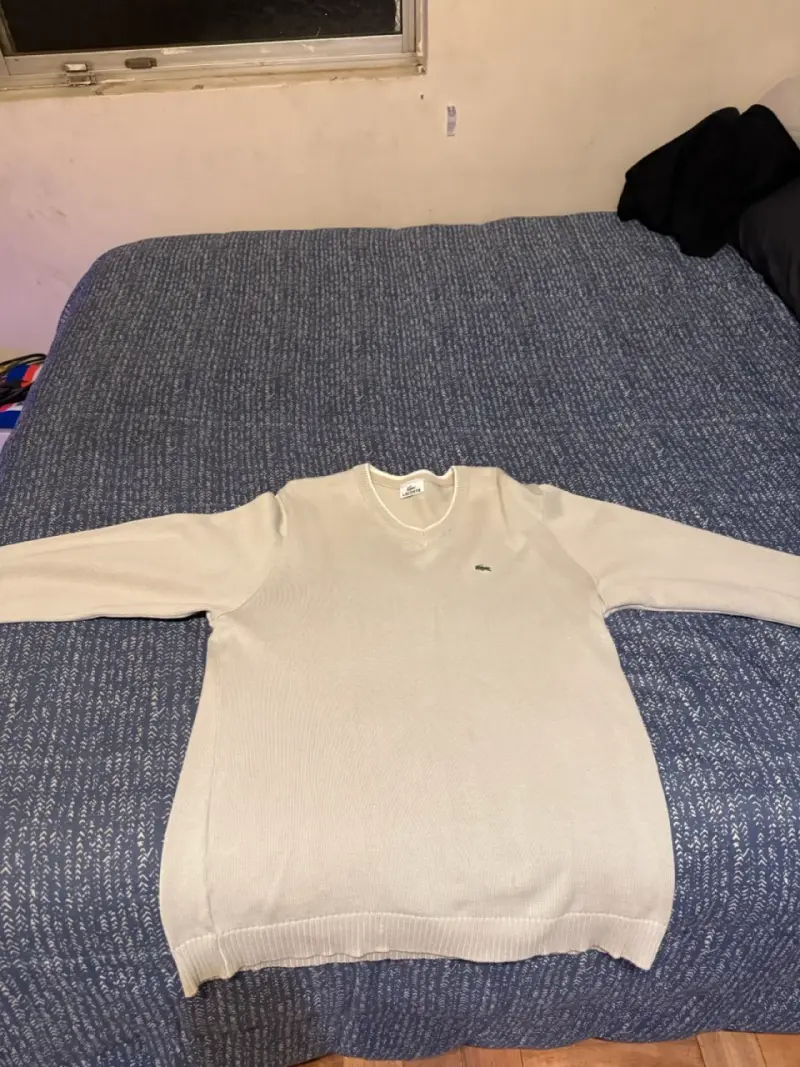 Suéter beige de hombre Lacoste en buen estado