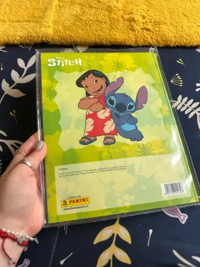Álbum de Stickers Disney Stitch Acepta tu Rareza - miniatura 2