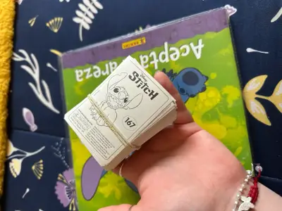 Álbum de Stickers Disney Stitch Acepta tu Rareza - miniatura 3