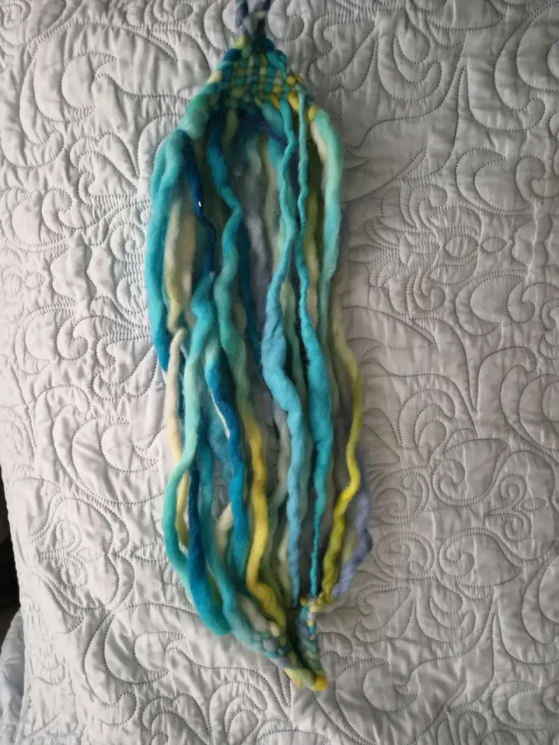 Bufanda de lana tejida a mano en tonos azules - 1