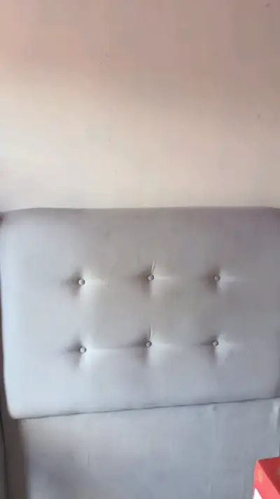 Cabecera de cama tapizada gris - miniatura 2