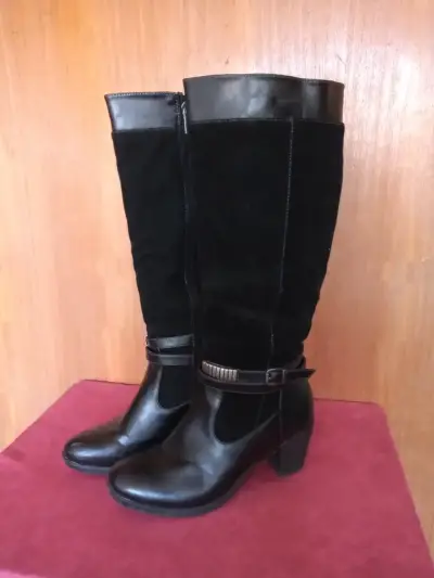 Botas negras de cuero y gamuza con tacón - miniatura 2