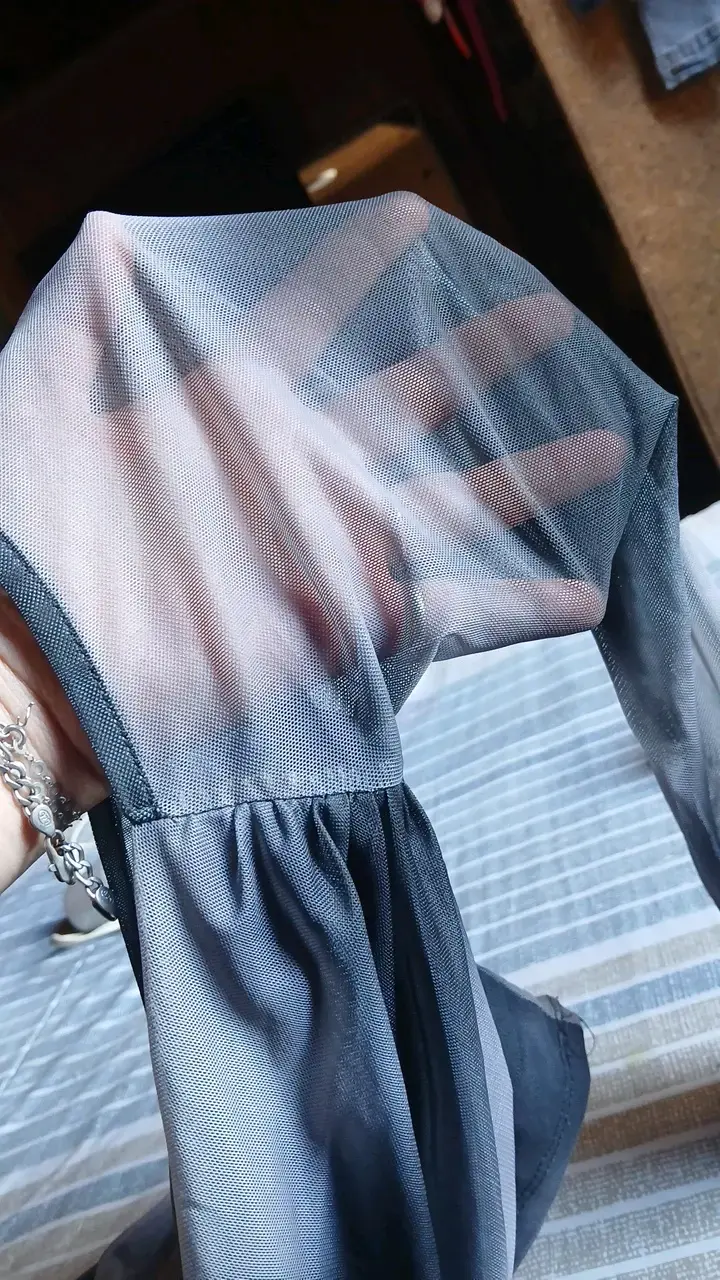 Blusa de gasa negra con mangas largas - 4