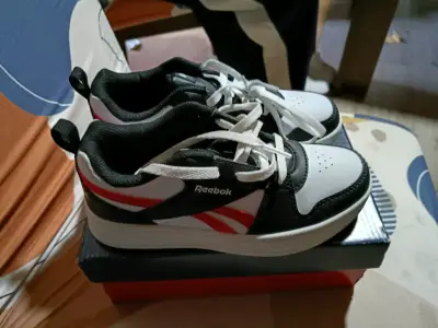 Zapatillas deportivas Reebok blancas y negras - miniatura 2