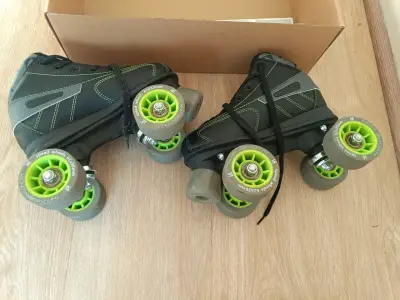 Patines de cuatro rudas marca krf talla 33 - miniatura 1