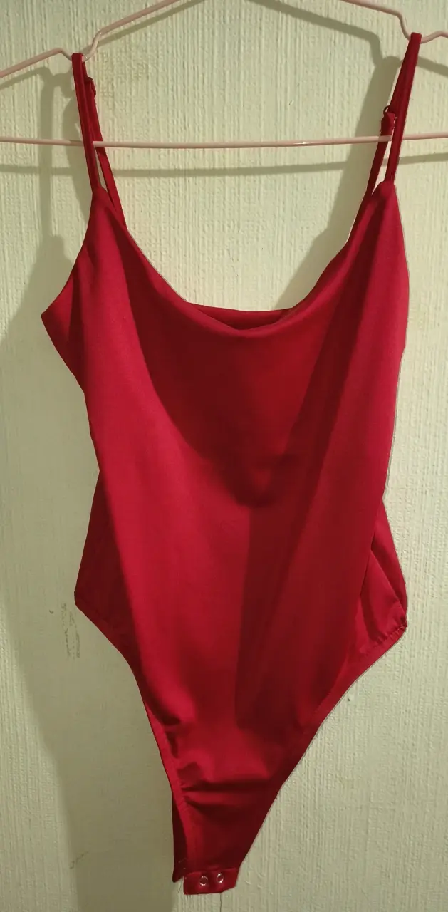 Body rojo para mujer con tirantes