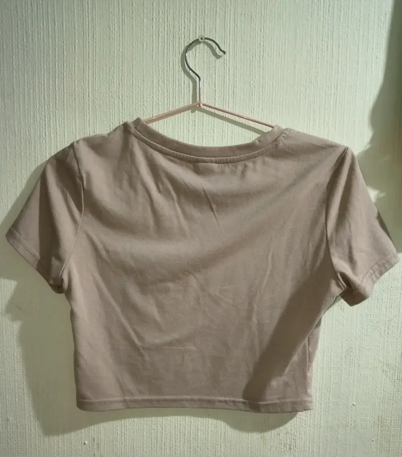 Conjunto de polera y pantalón beige para mujer - 2
