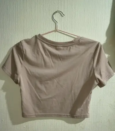 Conjunto de polera y pantalón beige para mujer - miniatura 2