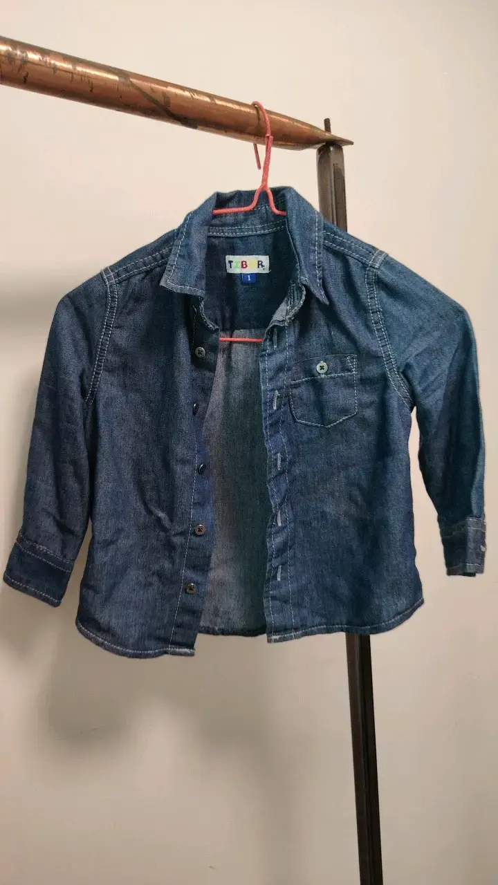 Camisa de mezclilla para niño TBR