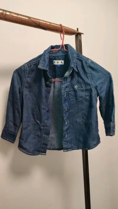 Camisa de mezclilla para niño TBR - miniatura 1