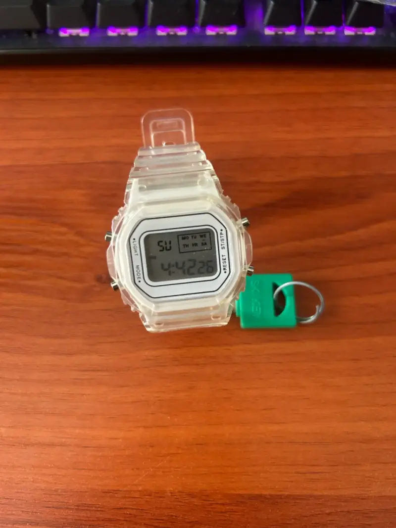 Reloj digital transparente resistente al agua - 4