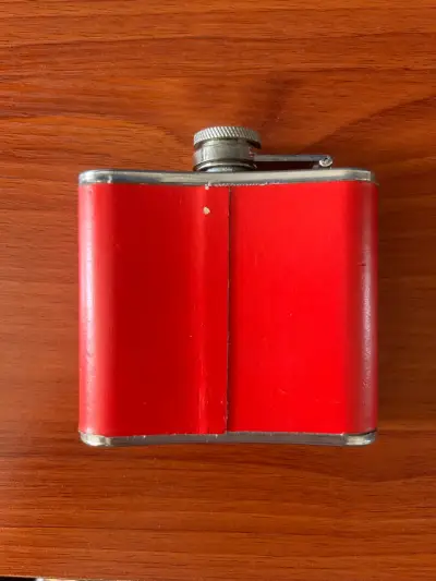 Petaca de acero inoxidable roja 'Thirst Aid' - miniatura 2