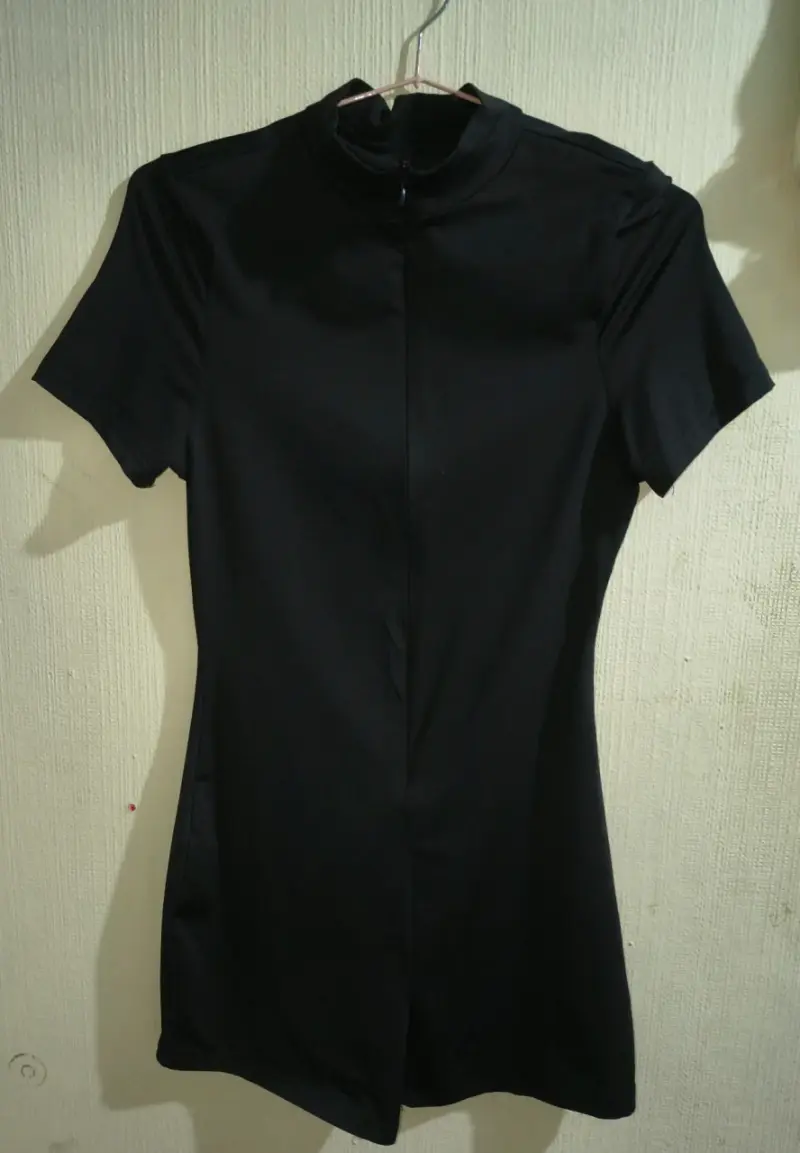 Boddy corto negro elegante