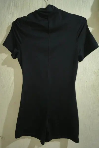 Boddy corto negro elegante - miniatura 2