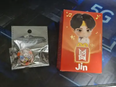 Chapitas BTS y Figura Tiny Tan - miniatura 5