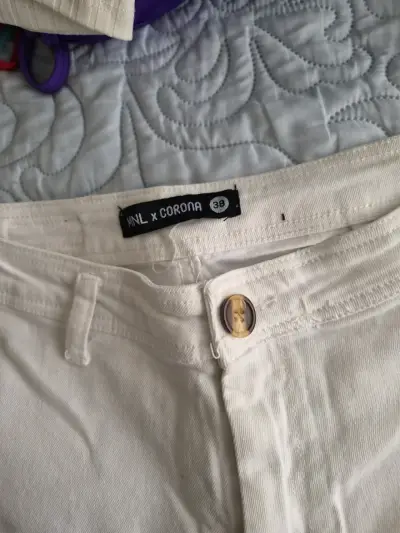Bermudas blancas MNL x Corona talla 38 - miniatura 4