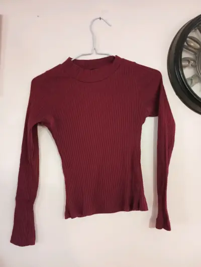 Polera de cuello alto burdeos para mujer - miniatura 2