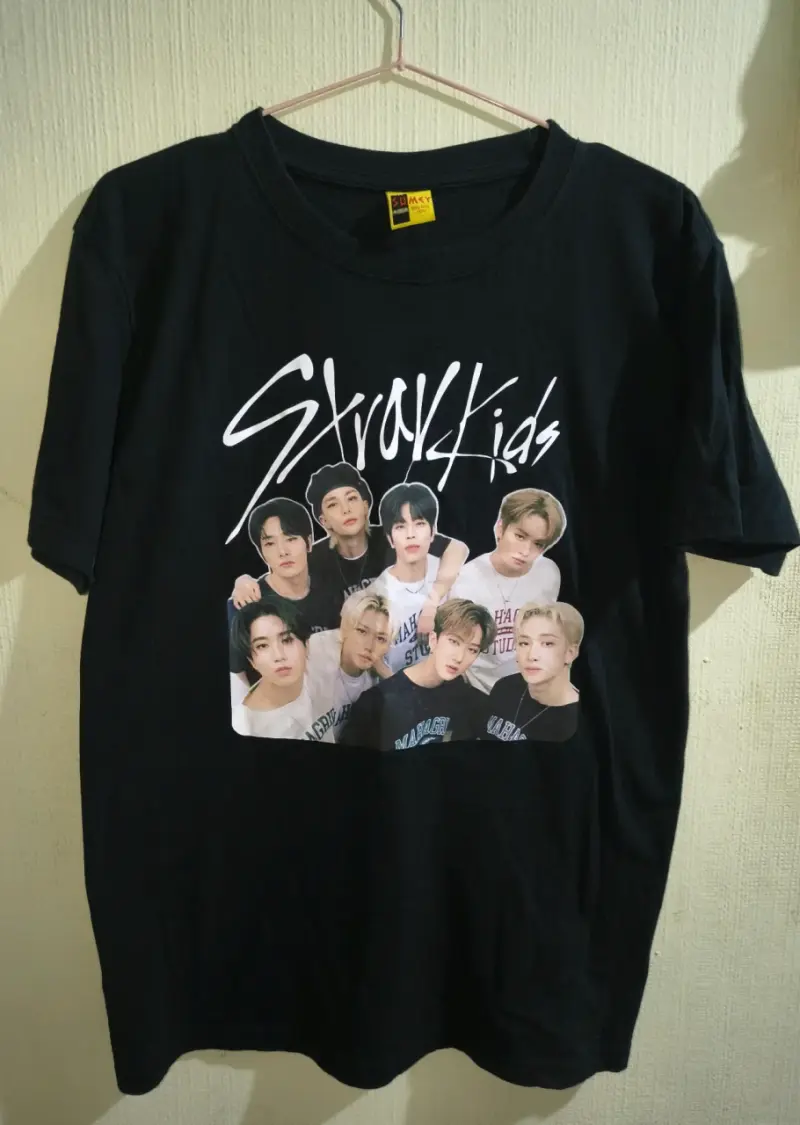 Polera negra de Stray Kids