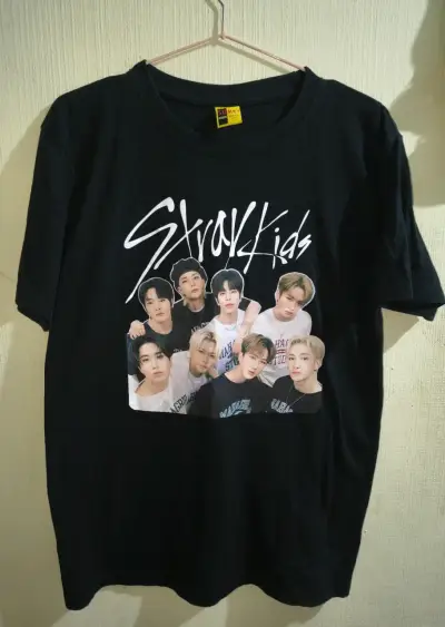 Polera negra de Stray Kids - miniatura 1