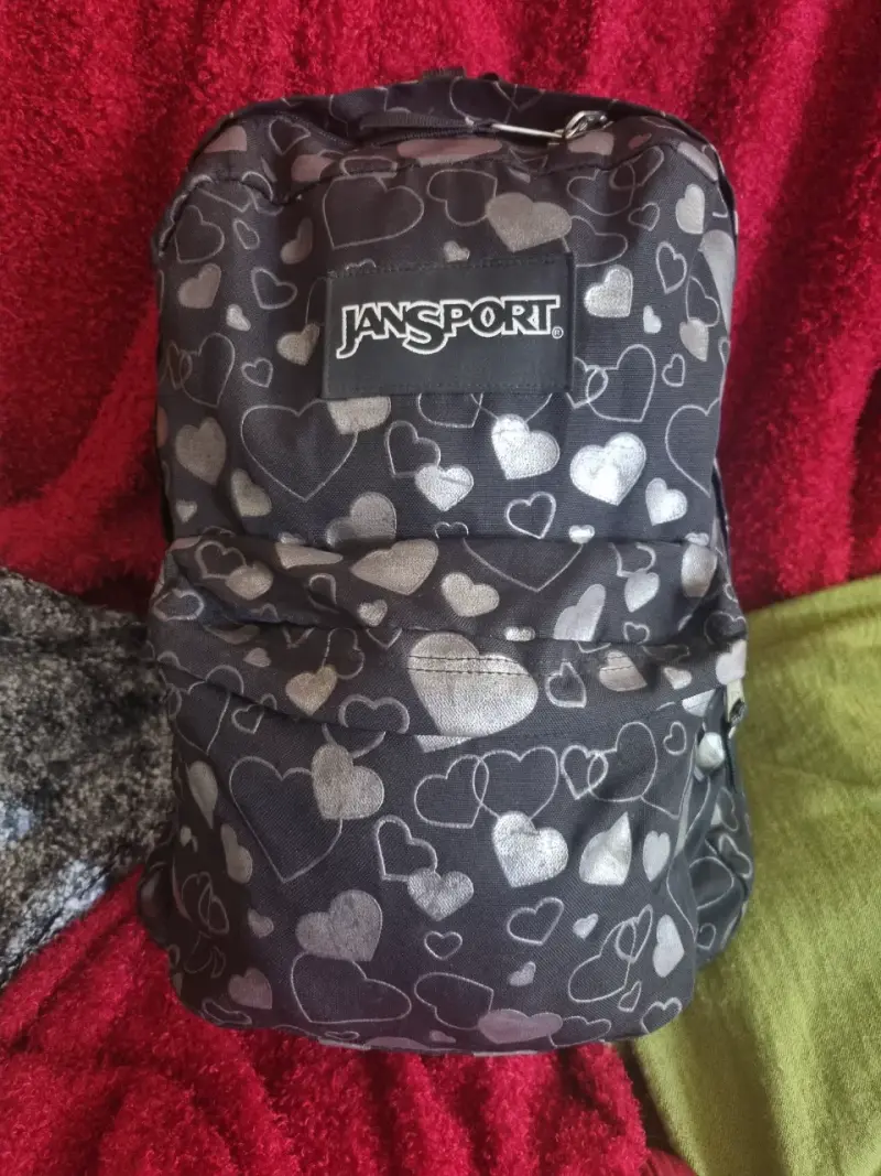 Mochila JanSport con diseño de corazones - 1