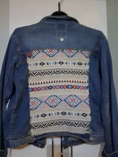 Chaqueta de mezclilla con diseño étnico - miniatura 2