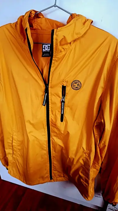 Chaqueta cortaviento amarilla DC Shoes - miniatura 1