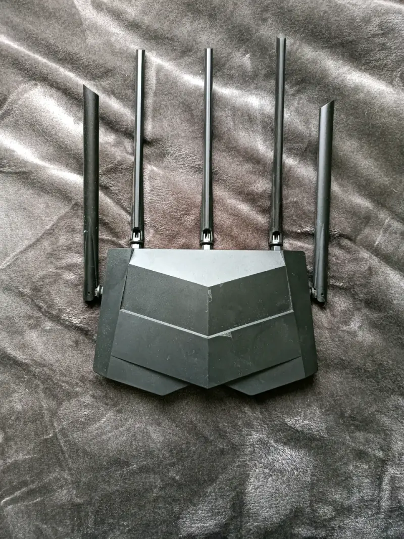 Router WiFi Tenda AC1200 SIN CARGADOR - 1