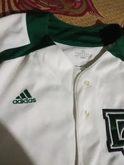 Camiseta de béisbol Adidas blanca con logo DC - miniatura 4