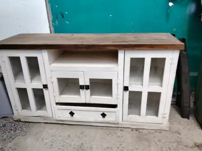 Mueble  de madera blanco con puertas de vid - miniatura 1