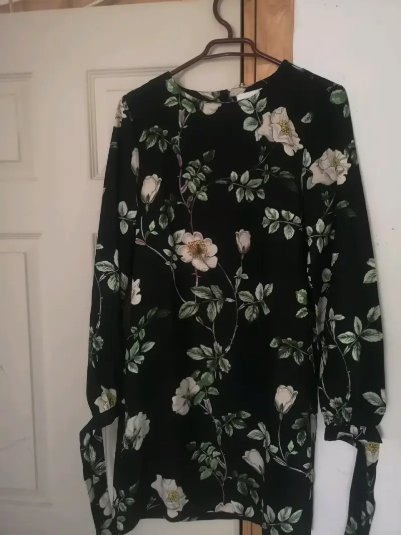 Vestido floral negro H&M manga larga