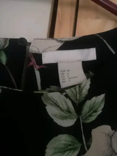 Vestido floral negro H&M manga larga - miniatura 2