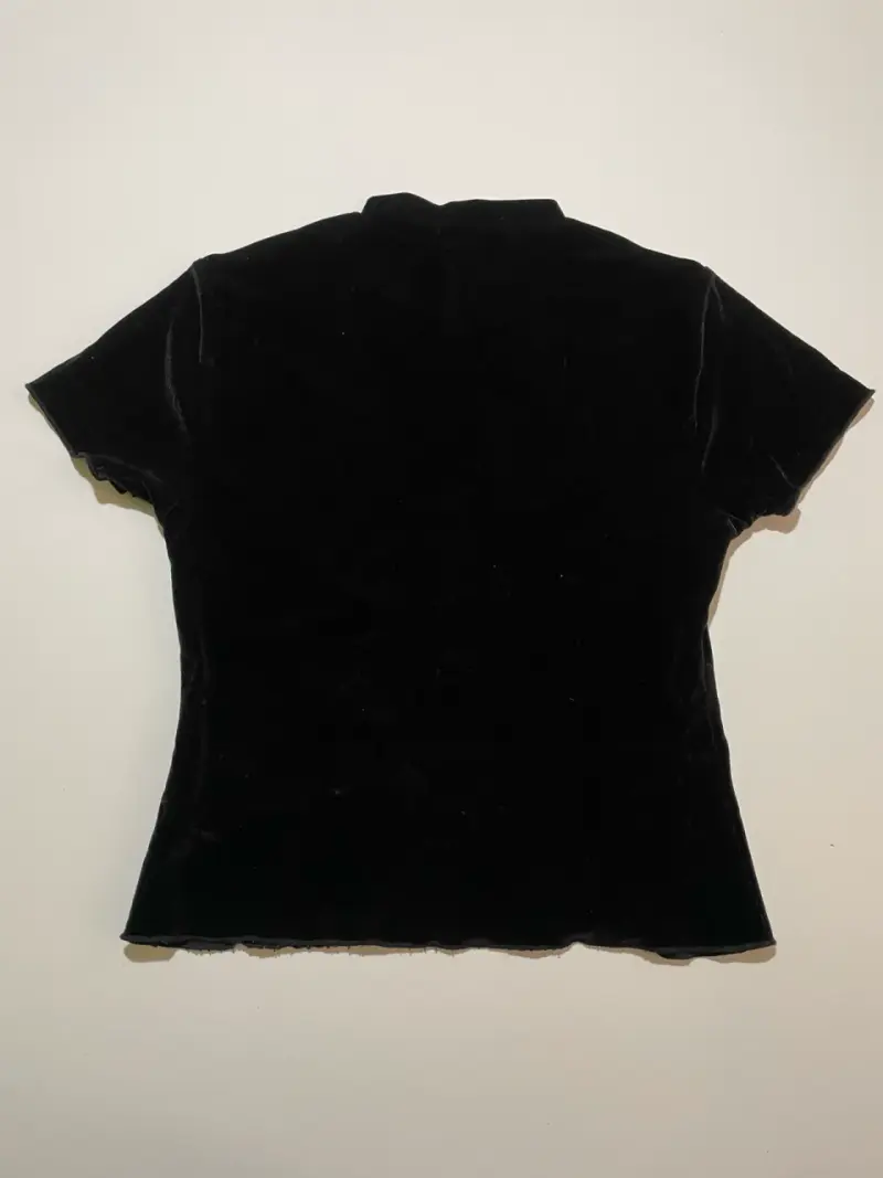 Polera negra con texto 'Just Me & You' - 2