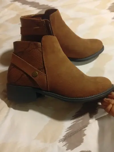 Botines de mujer marrones con diseño de serpiente - miniatura 1
