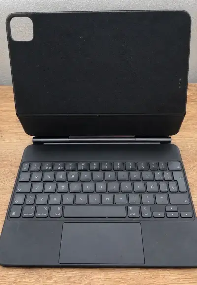 Apple Teclado Magic Keyboard negro para IPad 11 - miniatura 1