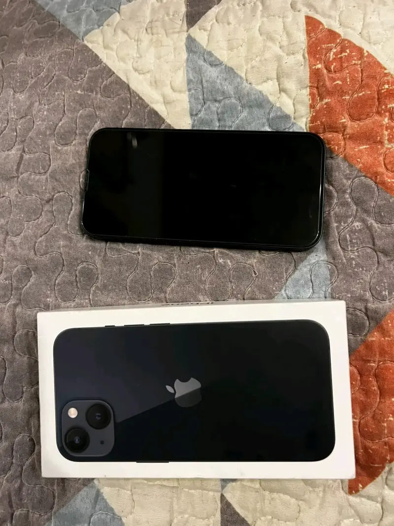 iPhone 13 en excelente estado con caja original - 1