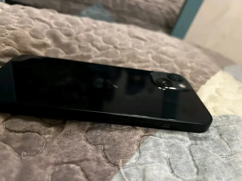 iPhone 13 en excelente estado con caja original - 5
