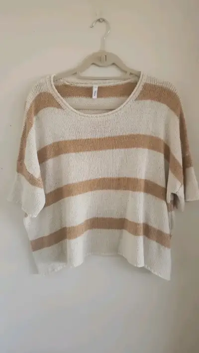 Suéter de punto a rayas beige y blanco - miniatura 1